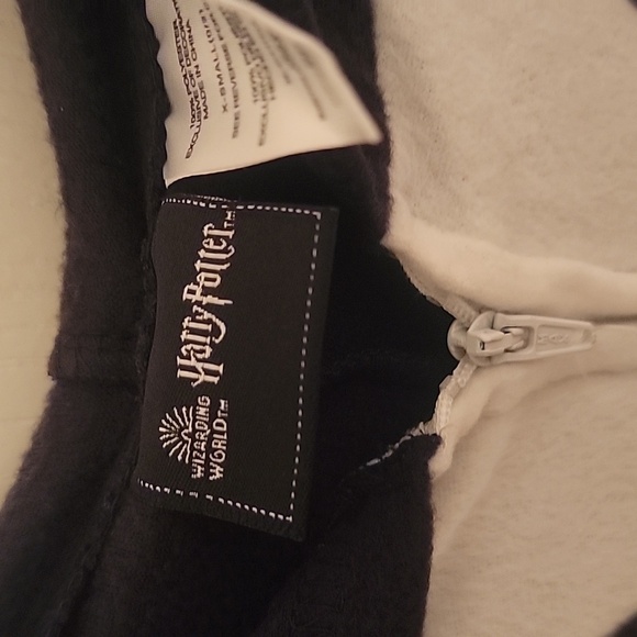 Official Harry Potter Gryffindor Onesie Pajama, Size XS, NWT! - Picture 6 of 12